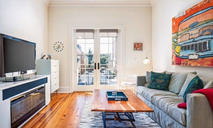 Charleston Historic District Apartment | Central King St Condo: Private Balcony, Full Kitchen & Comfort for 6 Guests