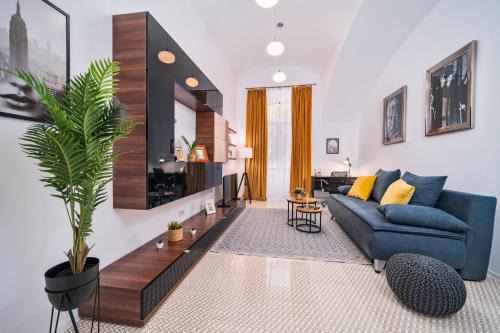 Old City Apartment | Central Liberty Square JF Kennedy apartment - By OpenHouse