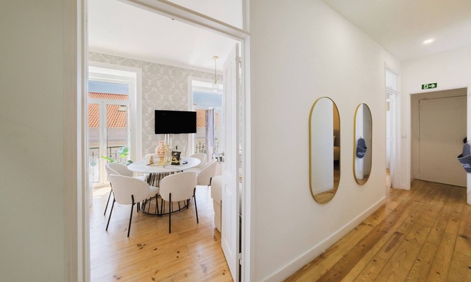 Santo Estevao Apartment | Central Lisbon 4+1 bed/River front