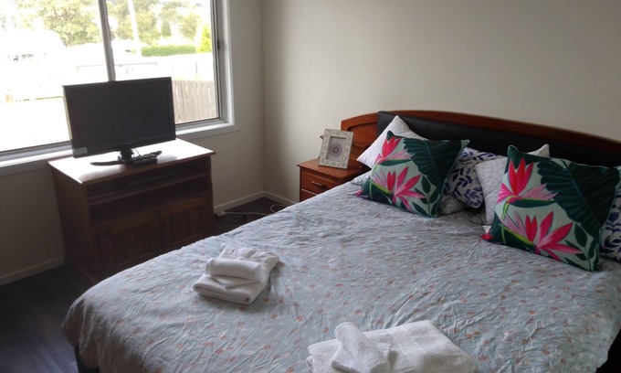 Waratah Apartment | Central Location To Platypus! Waratah Waterfall Retreat Unit3 Free Pay TV & WiFi