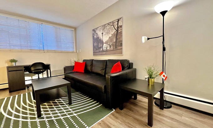 Tuxedo Park Apartment | Central, Modern and Cozy 1 Bedroom Retreat in the Heart of Tuxedo
