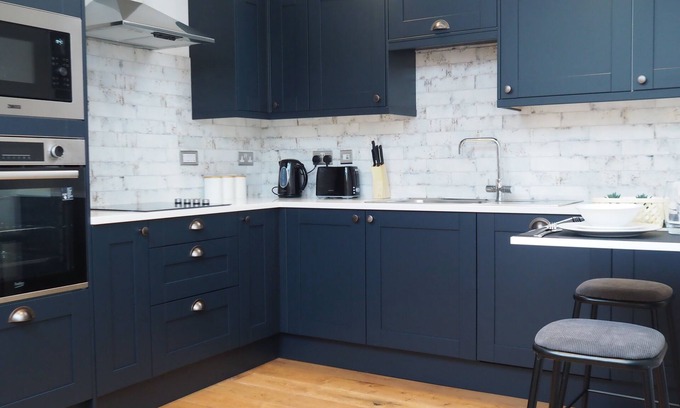 Nottingham City Centre Apartment | Central Notts: Stylish Apts, Sleeps 7, Castle View