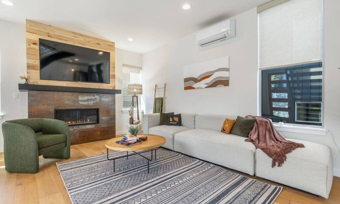 North Beacon Hill House | Central Oasis: Roof Terrace