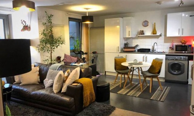 Vauxhall Apartment | Central Parkside Penthouse | Panoramic Terrace & London Skyline Views