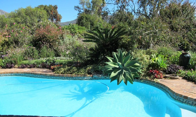 Constantia House | Central position with beautiful garden, mountain views and is on the wine route