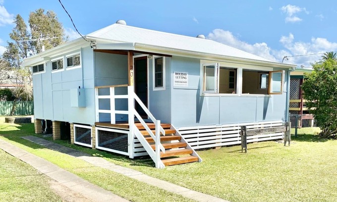 Red Rock House | Central, River Frontage, Large Covered Rear Deck, Renovated Cottage!