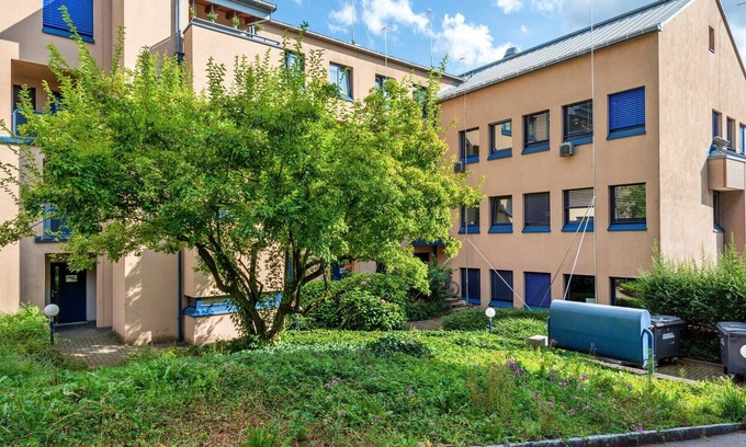 Hirslanden Apartment | Central & Roomy: Near Lake Zurich