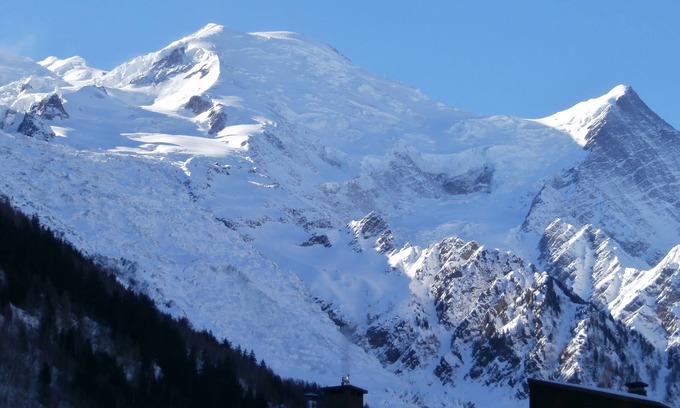 Chamonix City Centre Apartment | Central, Spacious, Modern, 2 balconies, view of Mt Blanc, parking