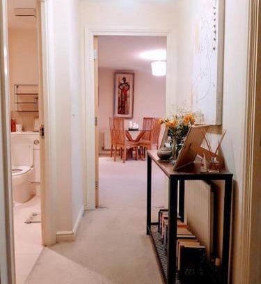 Whittington Apartment | Central spacious and secure with a double bed