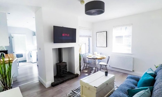 Stamford House | Central Stamford Townhouse With Parking