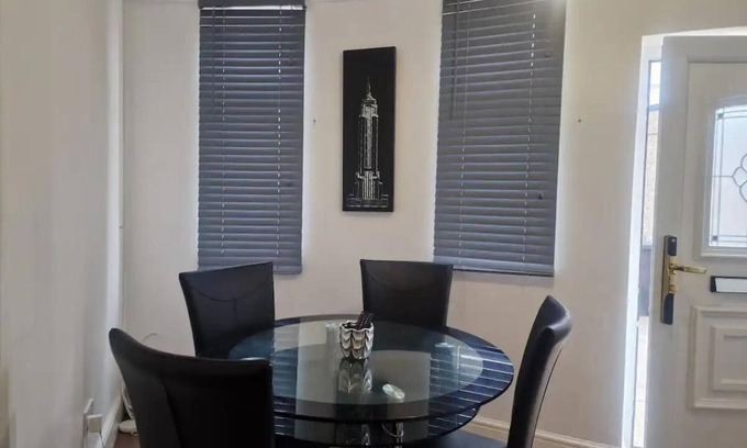 Patchway Apartment | Central Suite, 3 Single Beds