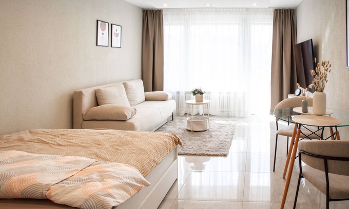 Sindelfingen Condo | Central, sunny city apartment near Mercedes - top modern