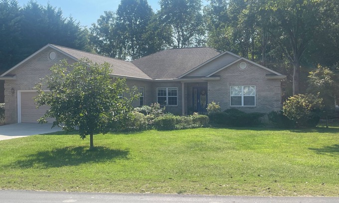 Tellico Village House | Central Tellico Village house with WiFi, AC on serene small cul-de-sac location