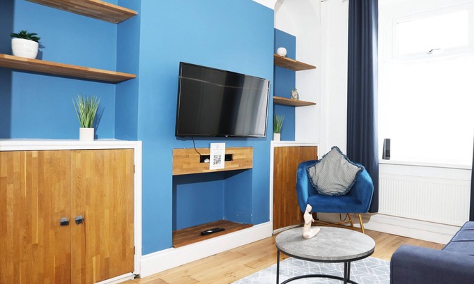 Splott House | Central Townhouse,Cardiff