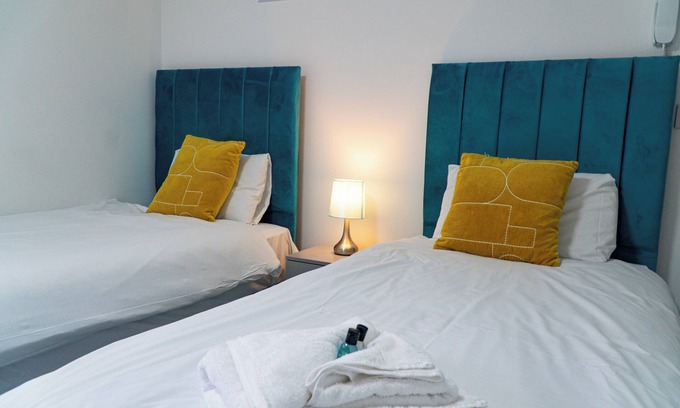 Adamsdown Apartment | Central twin bed flat