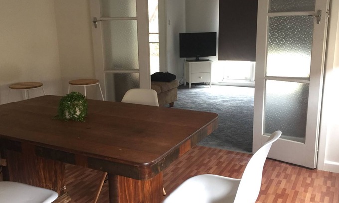 Bendigo House | Central View - Walking Distance to the Fountain
