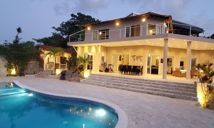 La Iglesia Villa | Central Villa, big spaces, 180° Seaview with infinite Pool con hot Jacuzzi