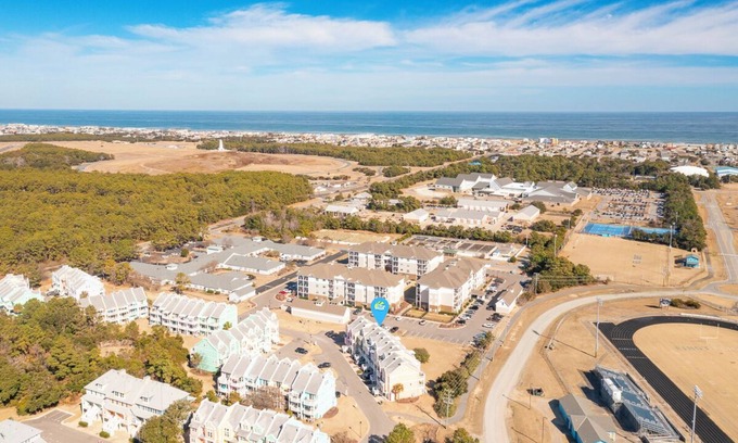 Bermuda Bay House | Centrally located townhome w/a resort-style community pool & gorgeous sunsets!