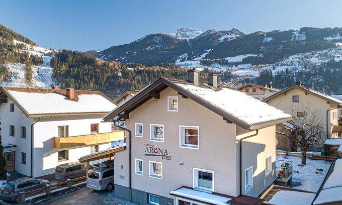 Zell am Ziller House | Centrally located holiday home with a garden