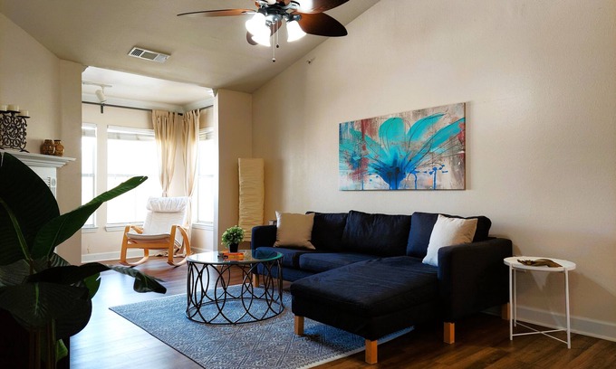 New Tampa Condo | Centrally located 2 Bedroom 1 Bath spacious condo