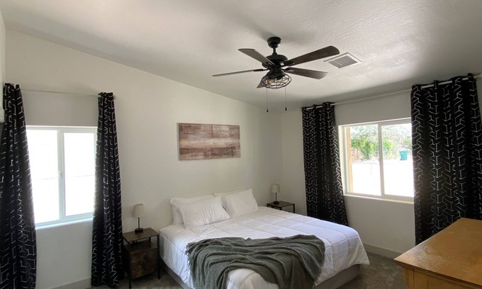 Snowflake House | Centrally located! 30 mins to Pines or Petrified Forest. Family-friendly.
