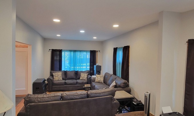 Summit - University House | Centrally located 5 Bedroom, 3 Baths for the whole Group