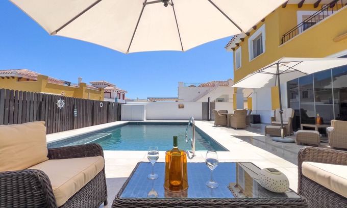 Torre-Pacheco Villa | Centrally Located Beautiful 3 Bed Villa with HEATED POOL