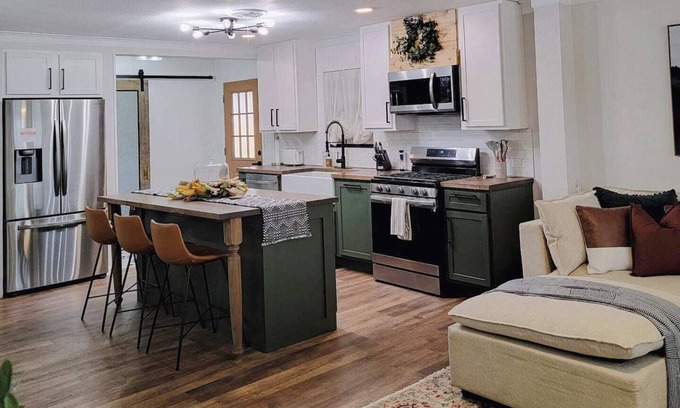 Brownwood House | Centrally located family retreat