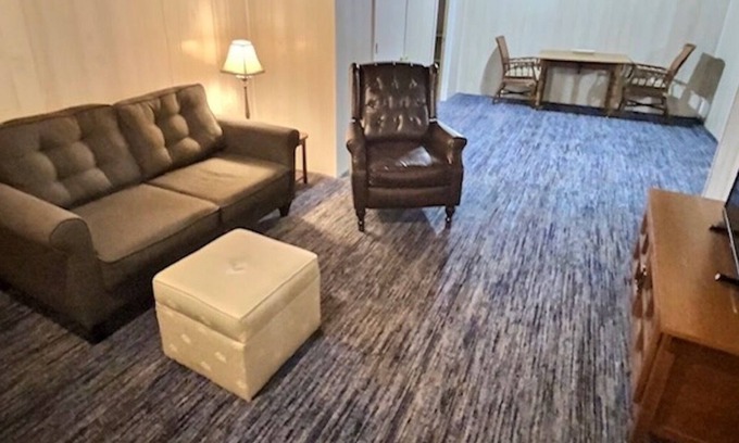 Schnitzelburg Apartment | Centrally located in Germantown and can walk to everything