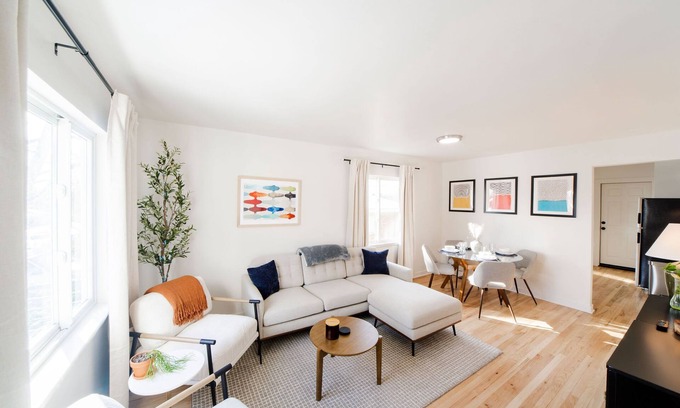 Barnum House | Centrally Located!. King Beds! Everything Downtown Denver has to offer! HOT TUB!