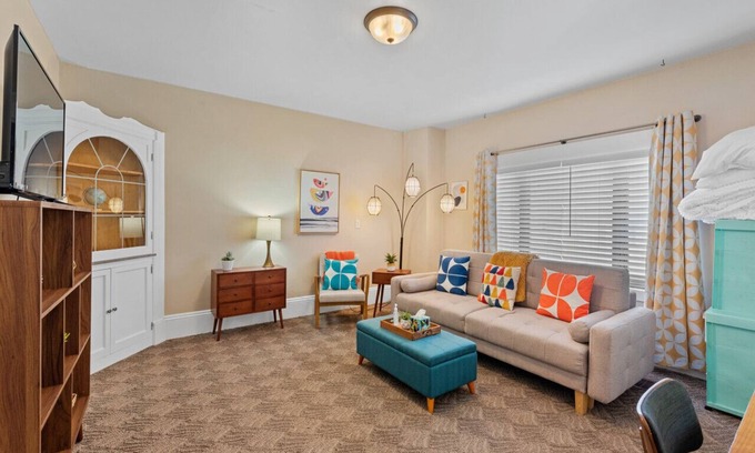 Bay View House | Centrally Located Studio Unit on KK AVE