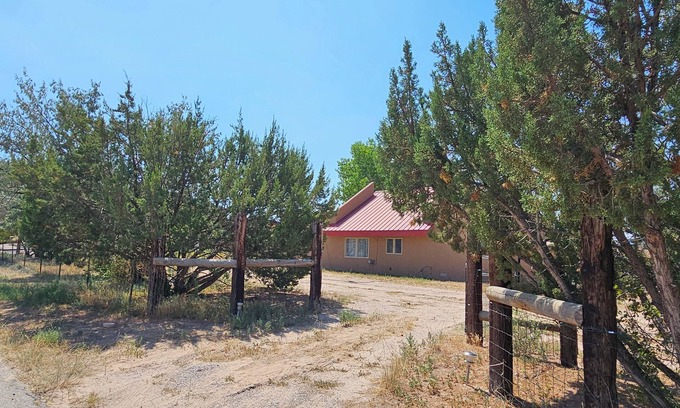 Espanola House | Centrally-located, sweeping mountain views!
