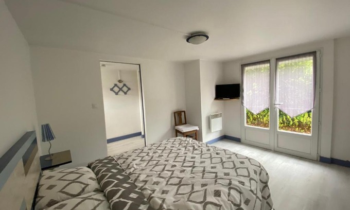 Quartier des Dunes Apartment | CENTRE CHATELAILLON GRAND T2* AVEC COUR 100mPLAGE