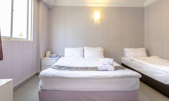 Geylang House | Centre of attraction, famous food & fruit! 12, 302