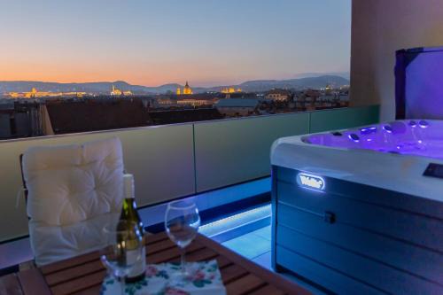Csarnok negyed Apartment | Centropolitan Penthouse II Jacuzzi II FreeParking