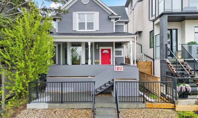 Richmond House | Century Casa - 3BDR, Sauna, Parking, Character