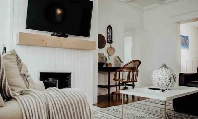 Campbellton House | Century charm 1, near downtown and hospital