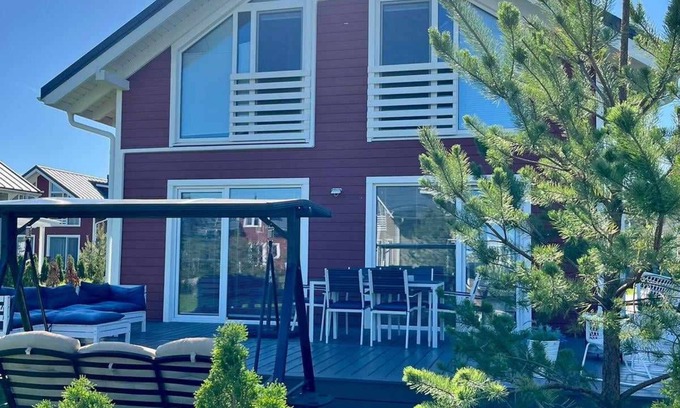 Sventoji Cottage | Cerise au Bord de la mer/Cherry by the sea