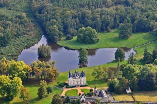 La Fontaine-Saint-Martin House | Château du Maurier