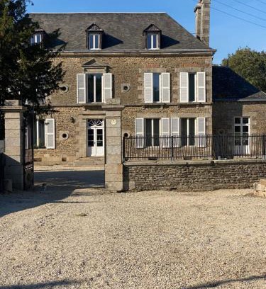 Saint-Cyr-en-Pail House | Château de la Robinière 2 a 20 personnes