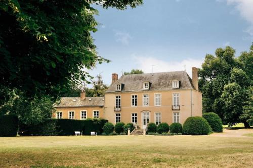 Bazouges-sur-le-Loir House | Château de Marigné - Gîte de charme- 15 pl