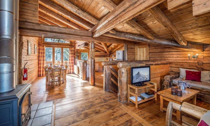 La Perriere Ski Chalet | Chalet, 200m from ski slopes, fitness, terrace, fireplace or stove, parking, tv, ski locker, 100m²