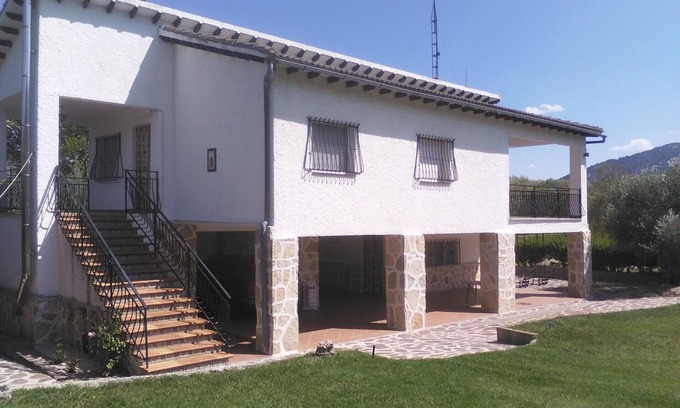 Navaluenga Ski Chalet | Chalet aislado en plena naturaleza con acceso a playa de río