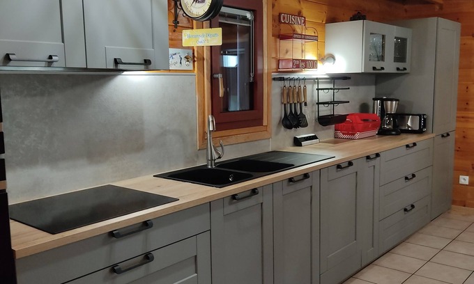 Chambon-sur-Lac Ski Chalet | Chalet and Veranda in the Hameau de Moneaux (63)