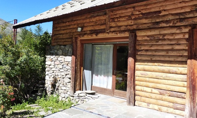 Puy-Saint-Vincent Apartment | Chalet apartment surrounded by nature 1500m 50m from the slopes and shuttle