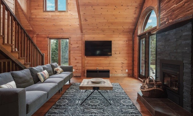 Nominingue Ski Chalet | Chalet Bonheur | hot tub