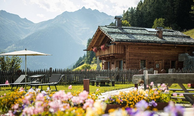 Valle Aurina Ski Chalet | Chalet 'Brunegg' with Mountain View, Wi-Fi and Air Conditioning