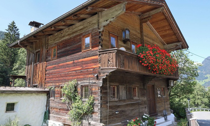 Alpbach House | Chalet by the river, 1 km to the ski lift