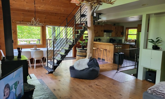 Sainte-Agathe-des-Monts Ski Chalet | Chalet Laperle with spa on mountain