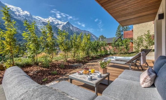 Chamonix-Mont-Blanc Ski Chalet | Chalet Choucas - Modern Luxury - Heart of Chamonix